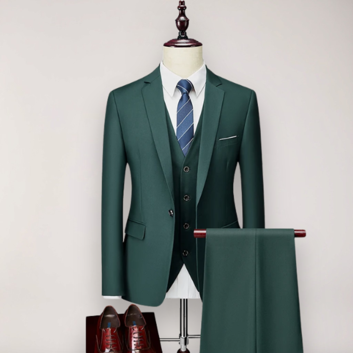 Men’s Three-Piece Slim Fit Suit – Tailored Blazer, Waistcoat and Trousers for Formal Events