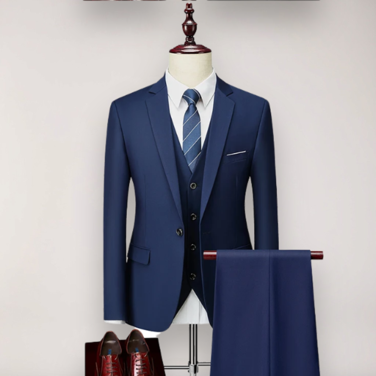 Men’s Three-Piece Slim Fit Suit – Tailored Blazer, Waistcoat and Trousers for Formal Events