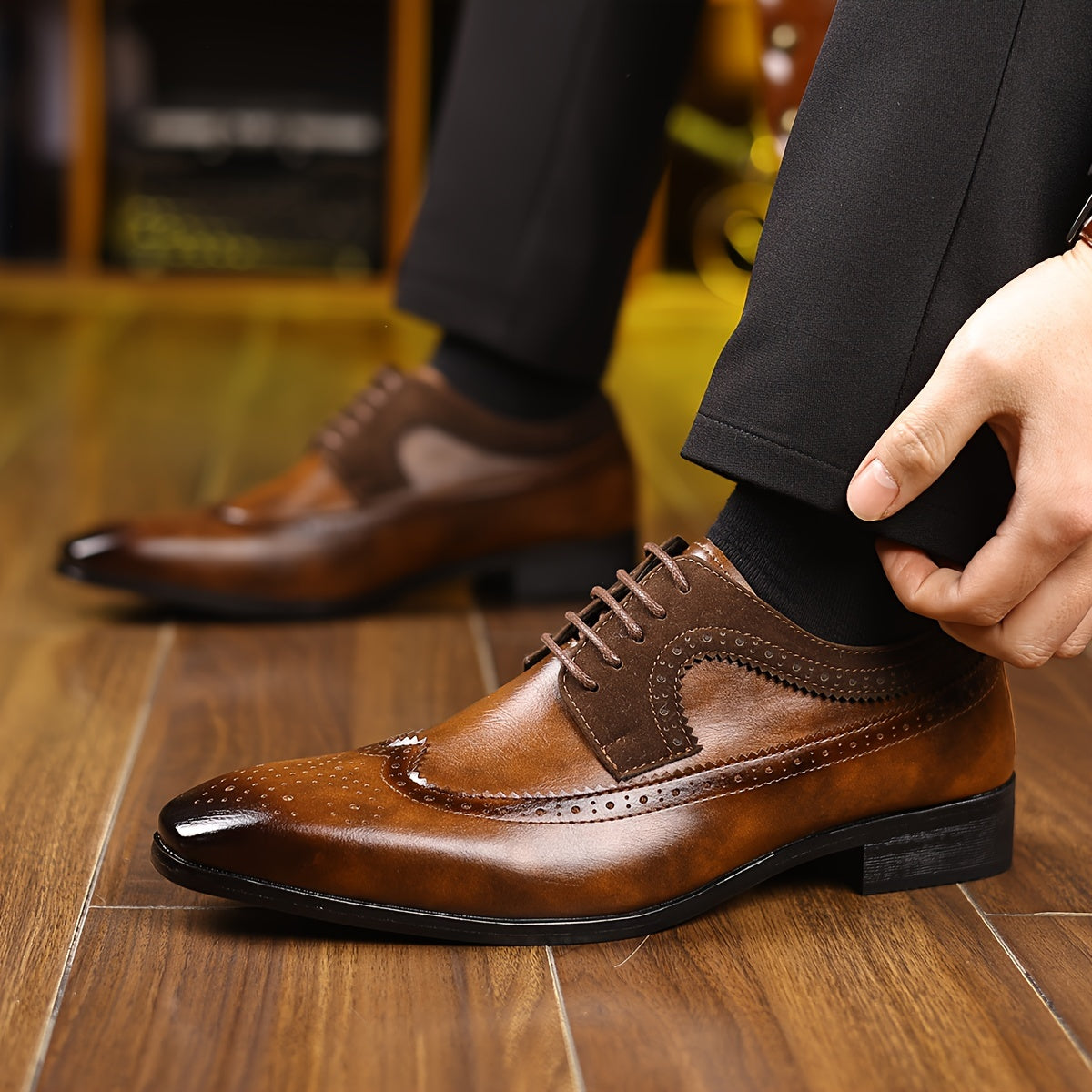 Men’s Two-Tone Wingtip Oxford Brogues – Distinctive Style for Formal and Smart-Casual Wear