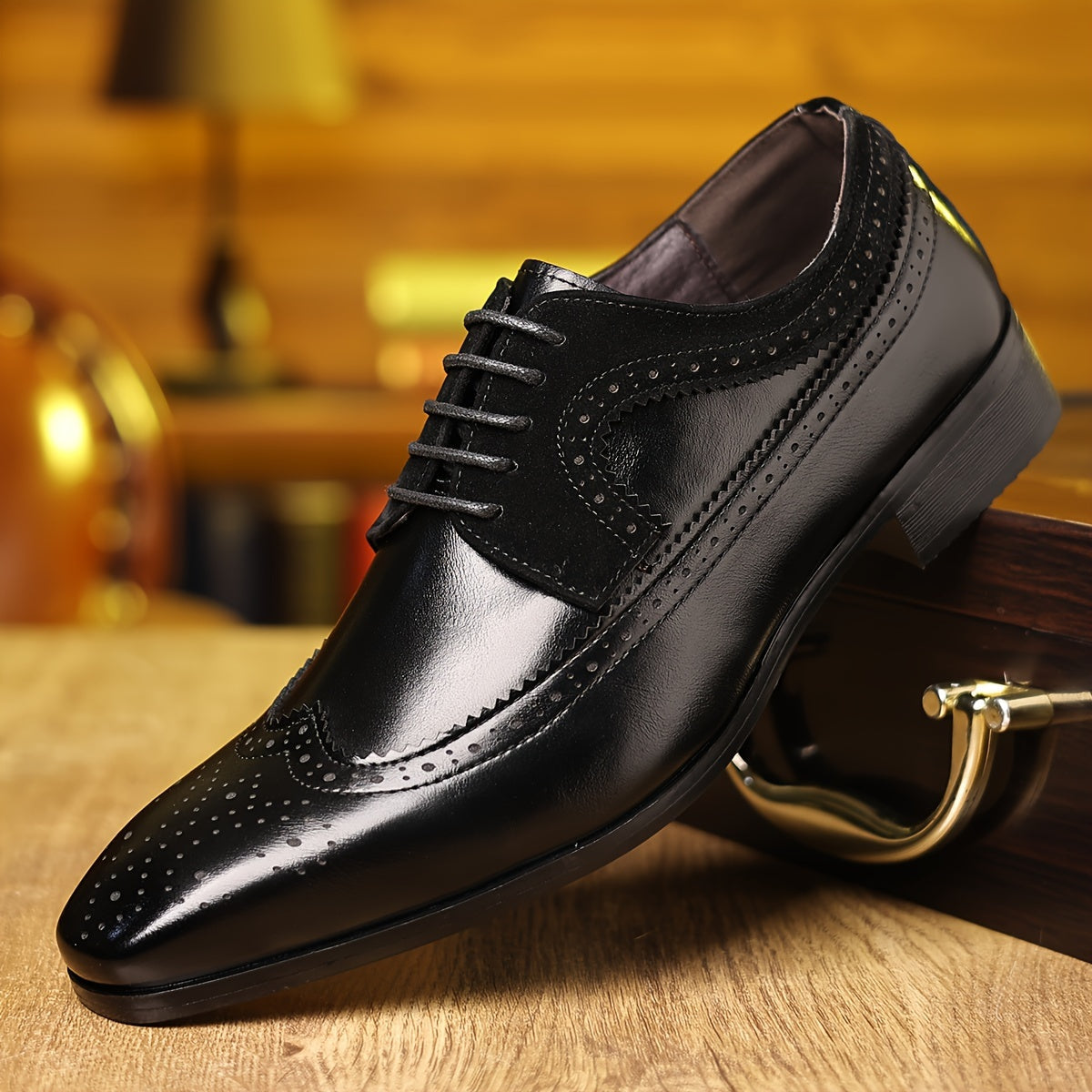 Men’s Two-Tone Wingtip Oxford Brogues – Distinctive Style for Formal and Smart-Casual Wear