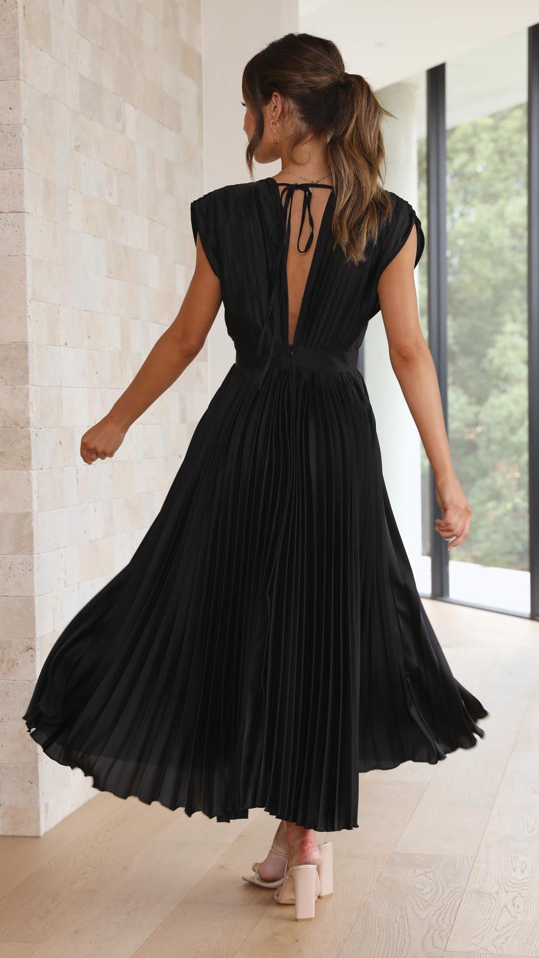 Women’s V-Neck Pleated Maxi Dress – Sleeveless Structured Waist Design