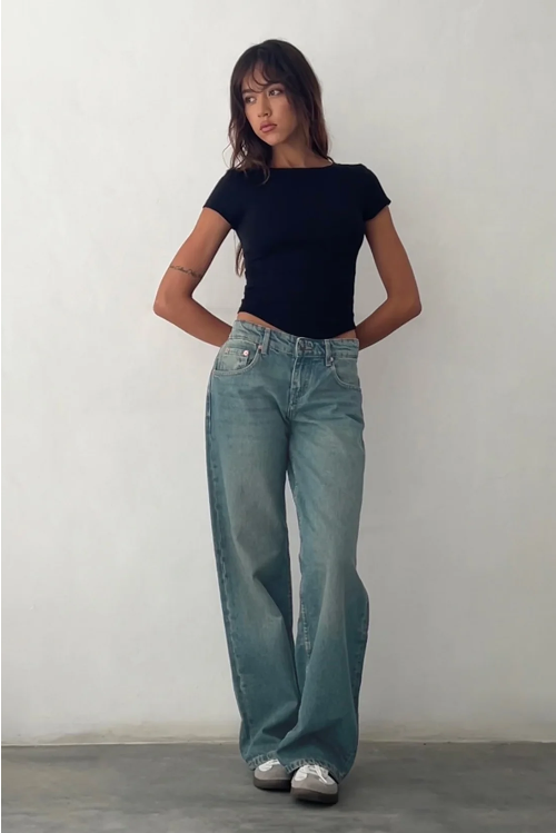 Women’s Low-Rise Wide Leg Jeans – Y2K Inspired Casual Style