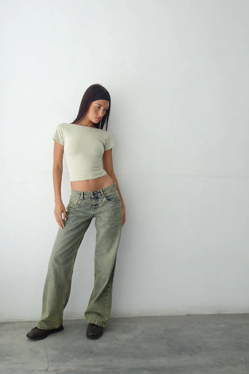 Women’s Low-Rise Wide Leg Jeans – Y2K Inspired Casual Style