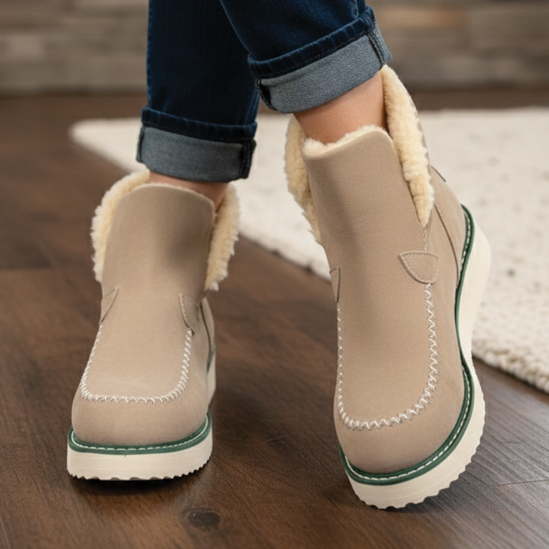 Women’s Chunky Sole Snow Boots – Shearling Trim Ankle Winter Design